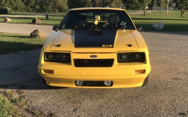 Ford-Mustang-gt-hatchback-1984-Yellow-Black-5