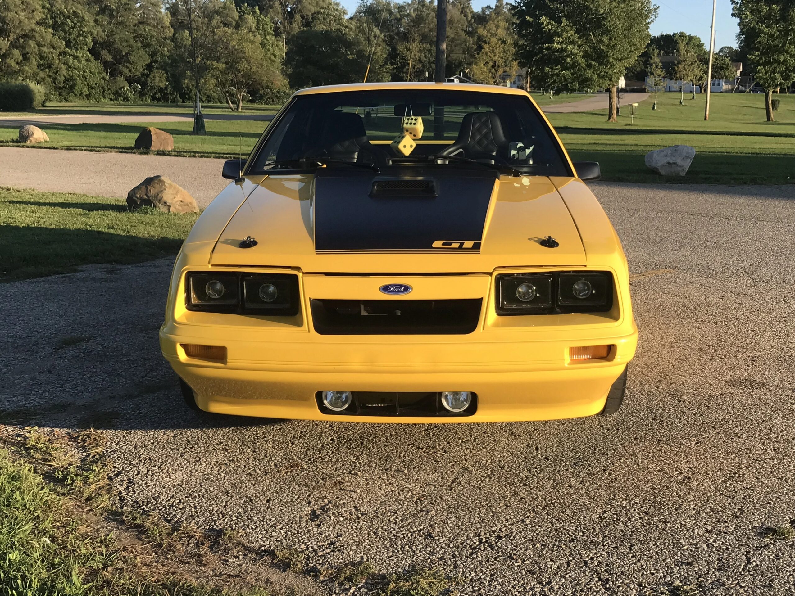 Ford-Mustang-gt-hatchback-1984-Yellow-Black-5