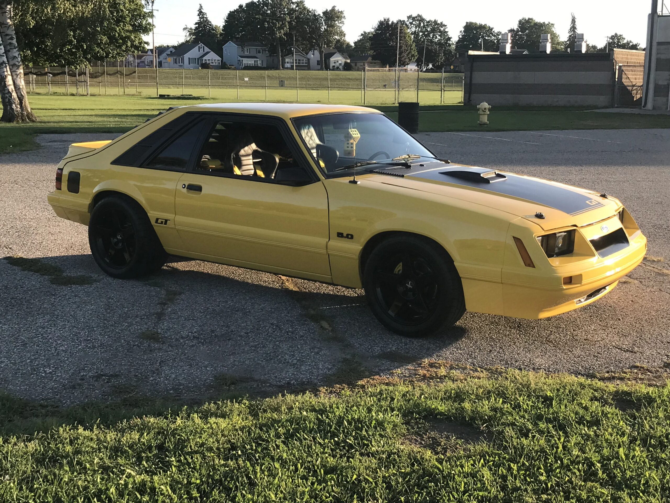 Ford-Mustang-gt-hatchback-1984-Yellow-Black-6