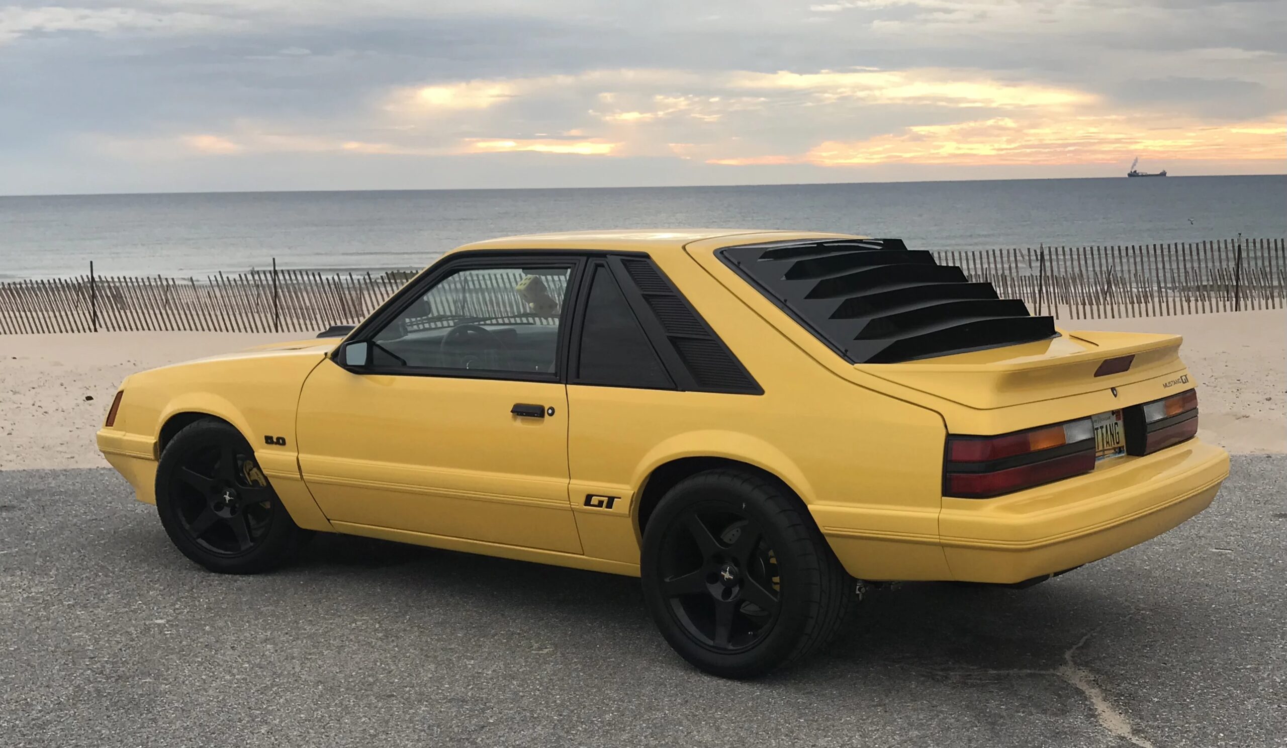 Ford-Mustang-gt-hatchback-1984-Yellow-Black-7
