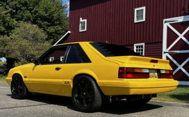 Ford-Mustang-gt-hatchback-1984-Yellow-Black-8