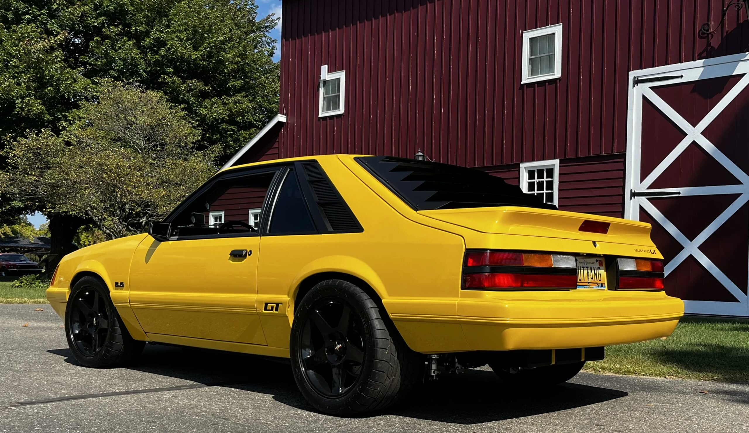 Ford-Mustang-gt-hatchback-1984-Yellow-Black-8