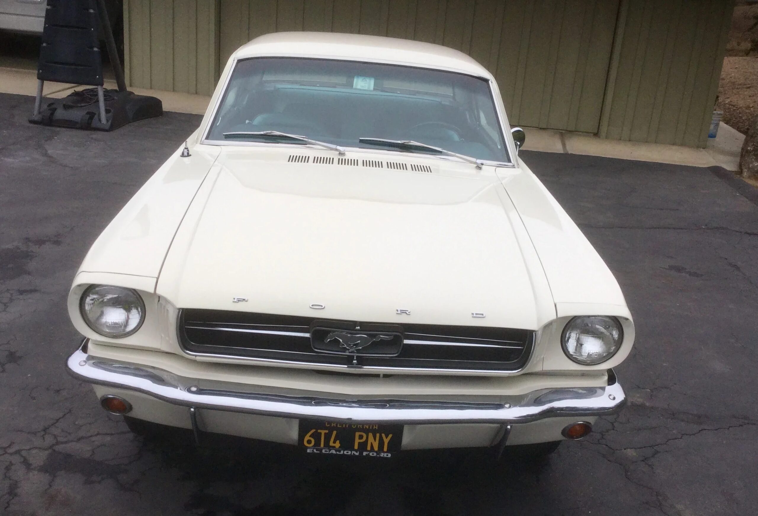 Ford-Mustang-lx-v8-coupe-1964-Off-White-Blue-10