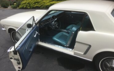 Ford-Mustang-lx-v8-coupe-1964-Off-White-Blue-12