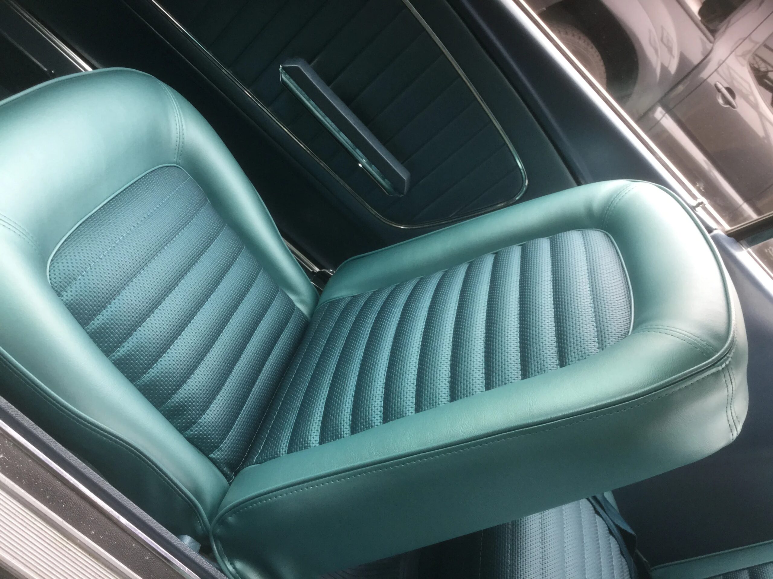 Ford-Mustang-lx-v8-coupe-1964-Off-White-Blue-20