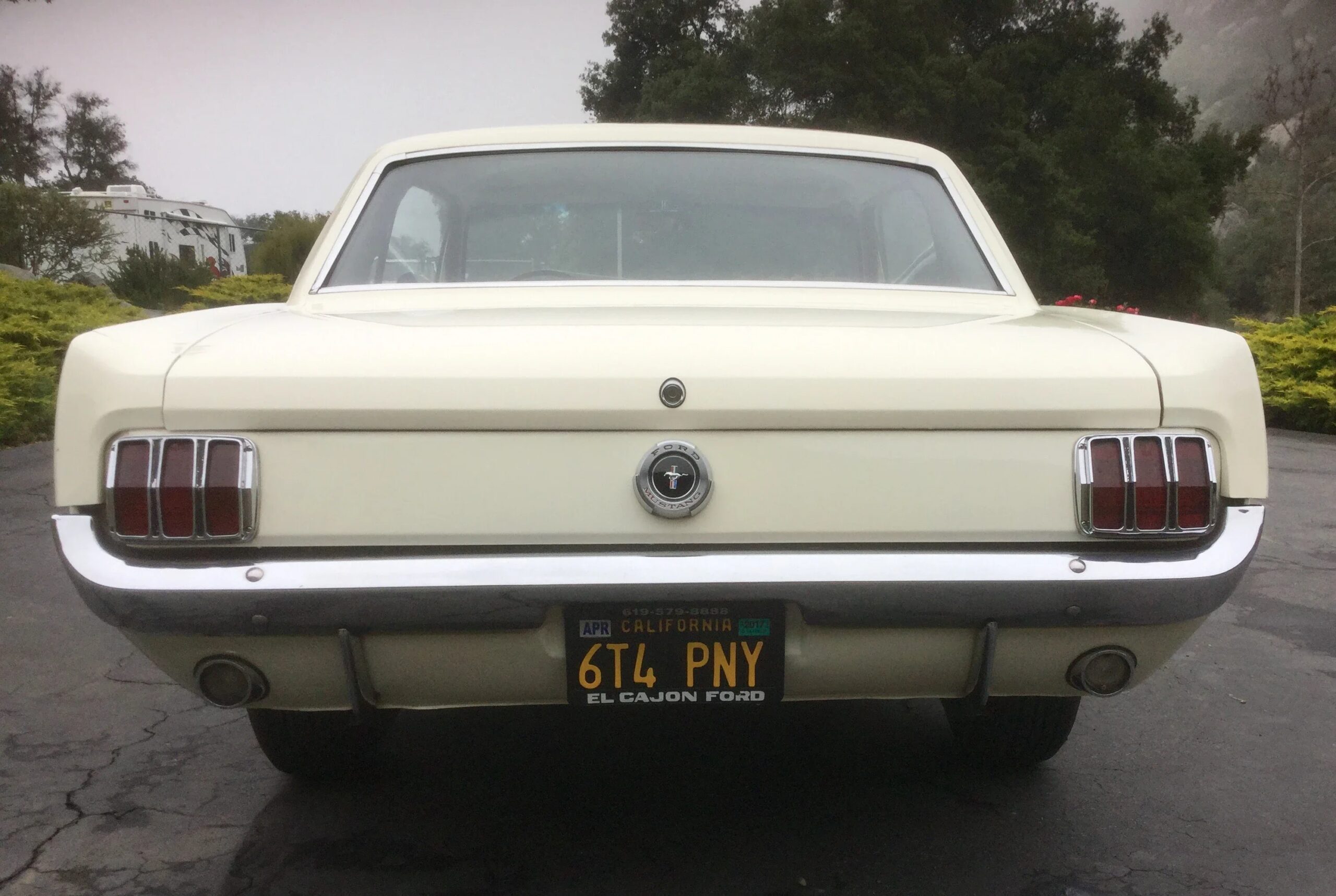 Ford-Mustang-lx-v8-coupe-1964-Off-White-Blue-21