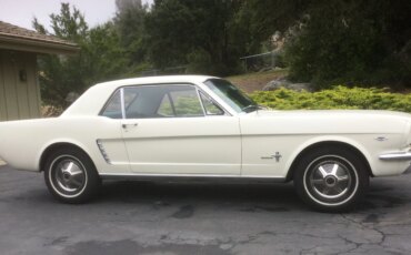 Ford-Mustang-lx-v8-coupe-1964-Off-White-Blue-27