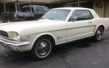 Ford-Mustang-lx-v8-coupe-1964-Off-White-Blue-29