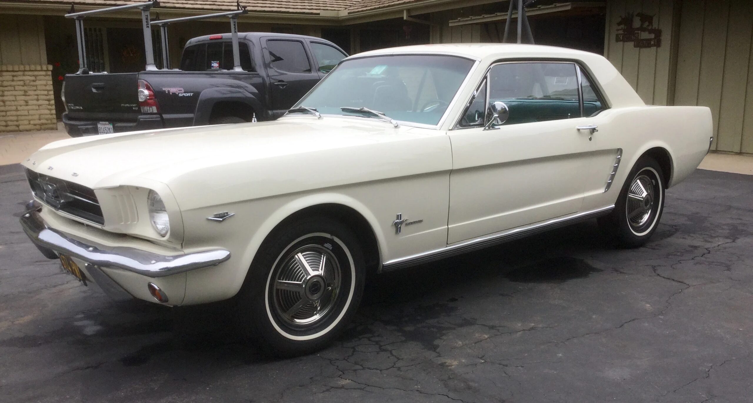 Ford-Mustang-lx-v8-coupe-1964-Off-White-Blue-29