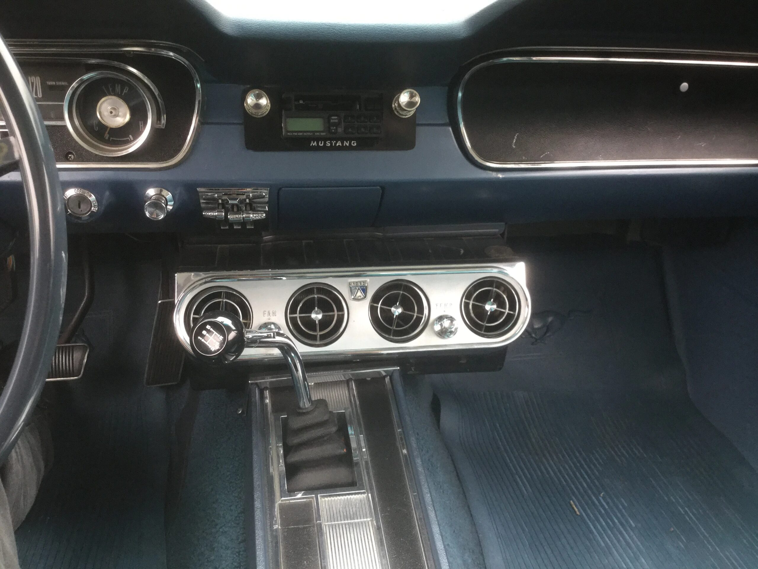 Ford-Mustang-lx-v8-coupe-1964-Off-White-Blue-31
