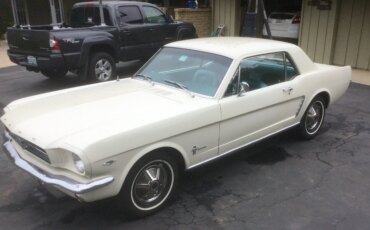 Ford-Mustang-lx-v8-coupe-1964-Off-White-Blue