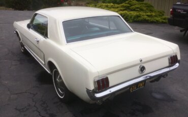 Ford-Mustang-lx-v8-coupe-1964-Off-White-Blue-5