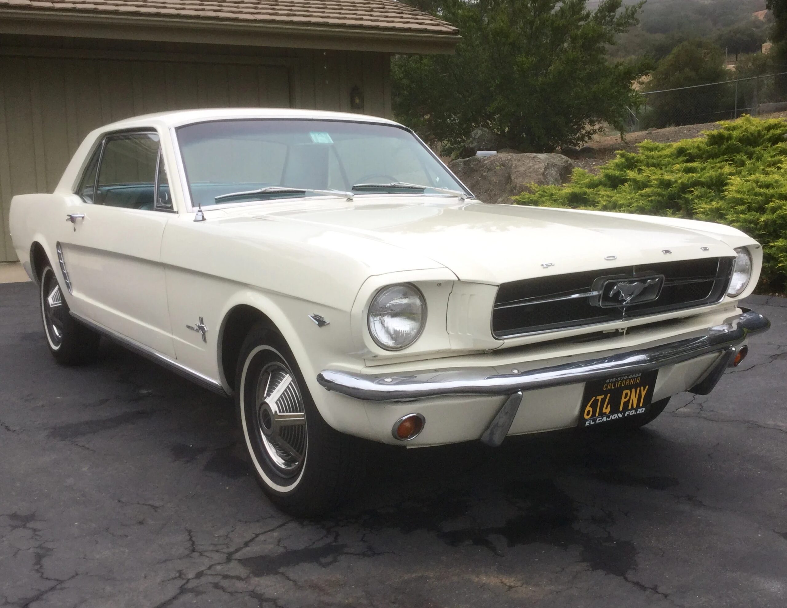 Ford-Mustang-lx-v8-coupe-1964-Off-White-Blue-6