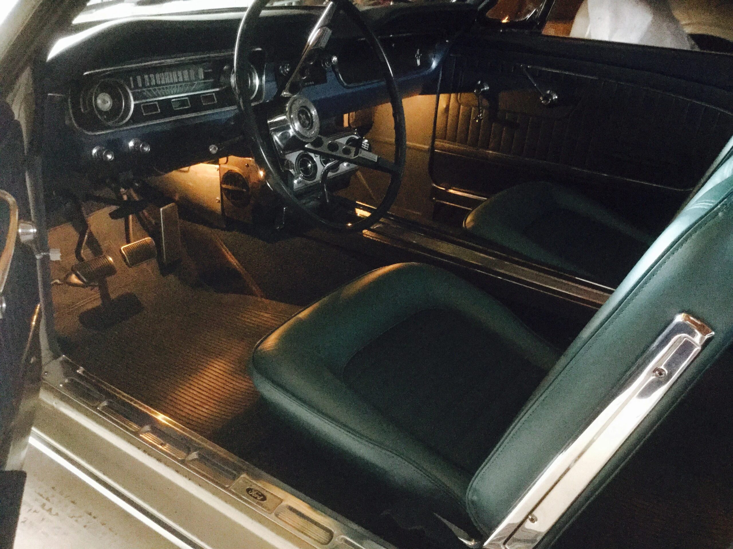 Ford-Mustang-lx-v8-coupe-1964-Off-White-Blue-7