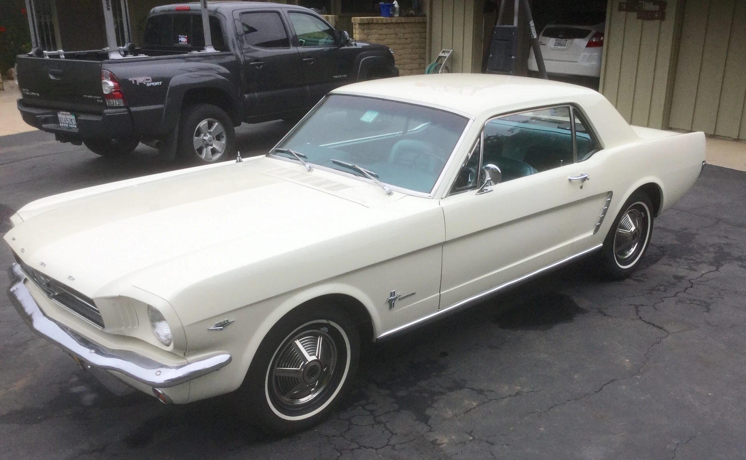 Ford-Mustang-lx-v8-coupe-1964-Off-White-Blue