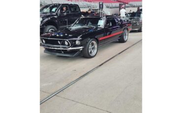 Ford-Mustang-mach-1-1969-PPG-Diamond-Black-Mach-1-Trim-Package-11