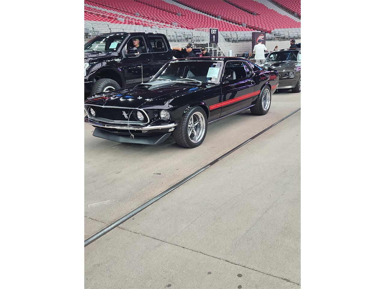 Ford-Mustang-mach-1-1969-PPG-Diamond-Black-Mach-1-Trim-Package-11
