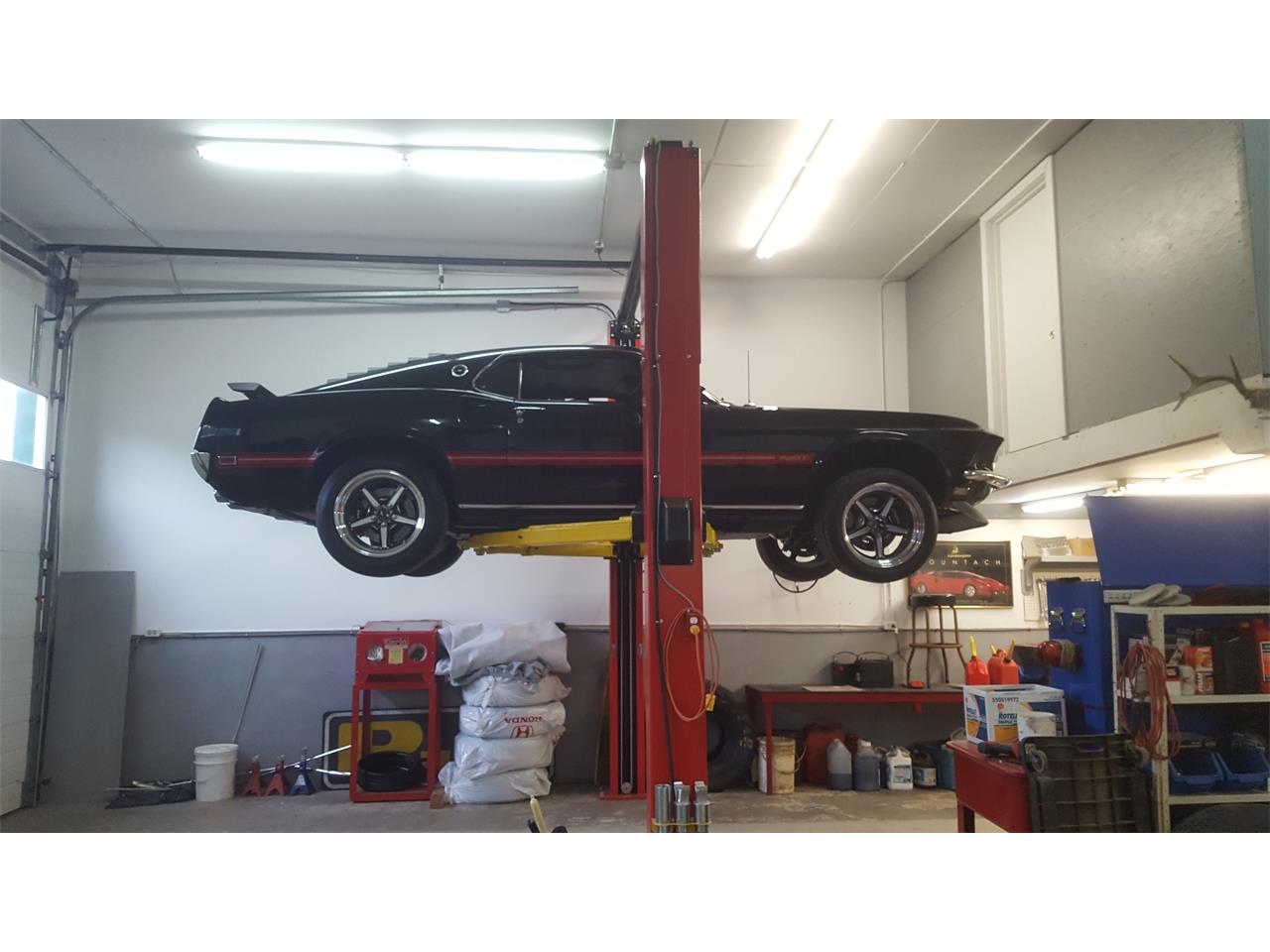 Ford-Mustang-mach-1-1969-PPG-Diamond-Black-Mach-1-Trim-Package-3