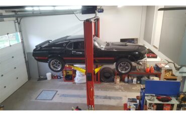 Ford-Mustang-mach-1-1969-PPG-Diamond-Black-Mach-1-Trim-Package-4