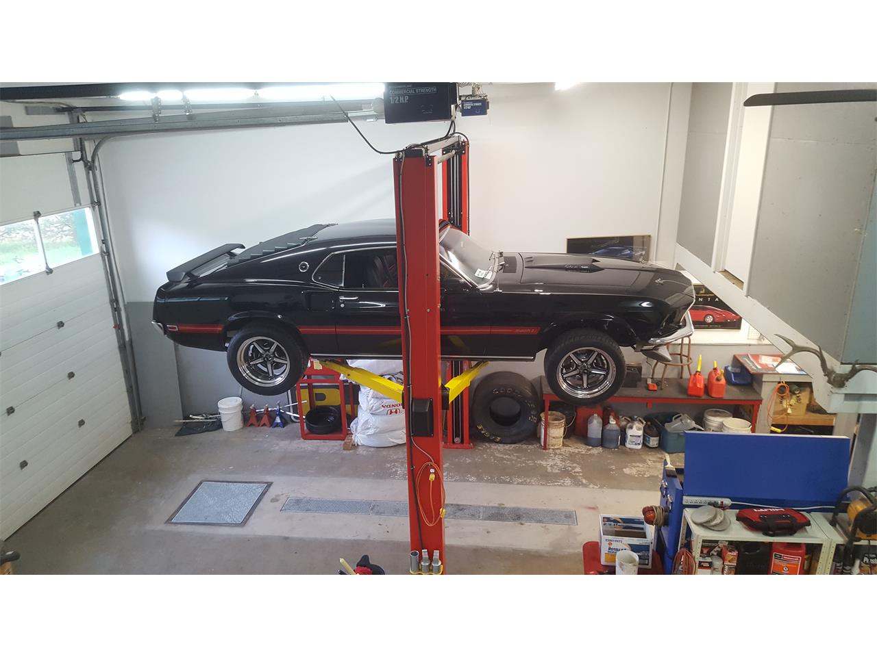 Ford-Mustang-mach-1-1969-PPG-Diamond-Black-Mach-1-Trim-Package-4