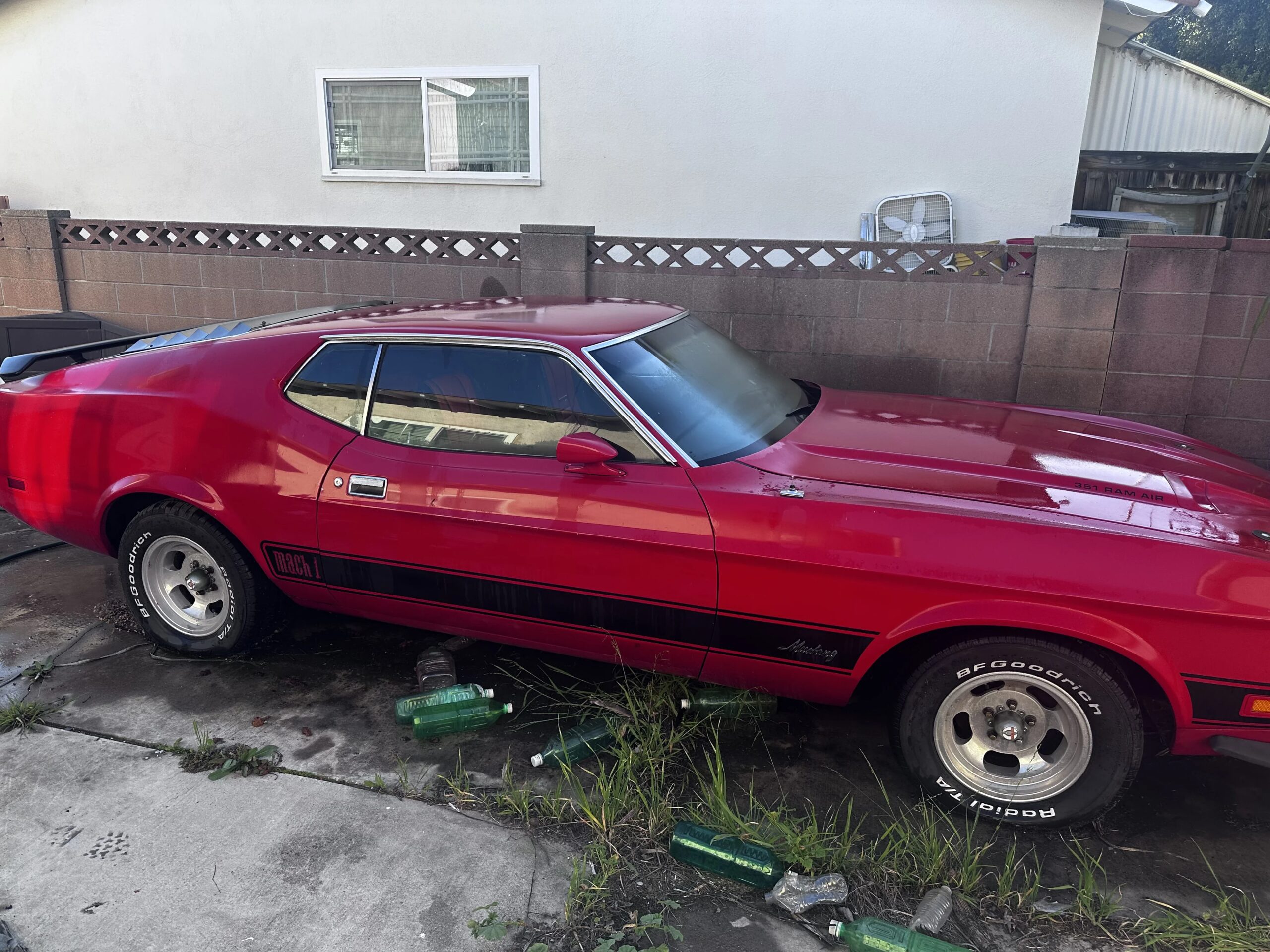 Ford-Mustang-mach-1-coupe-1973-Red-Red
