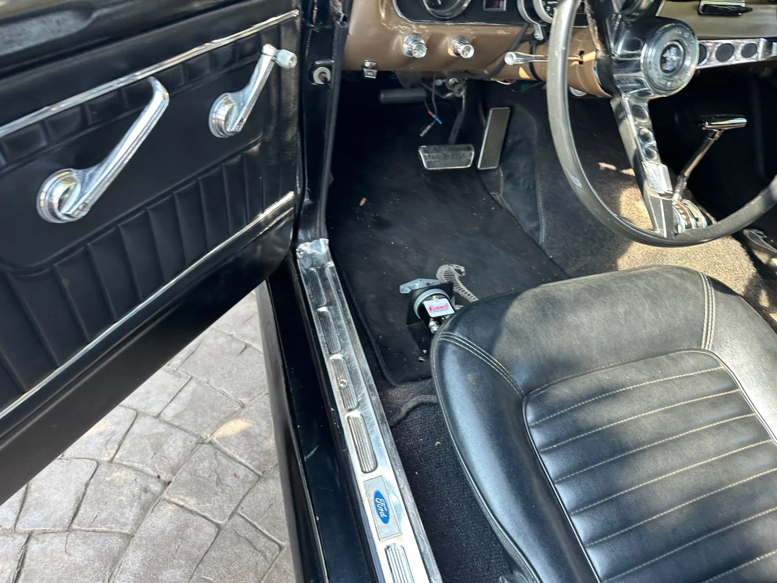 Ford-Mustang-shelby-gt350-coupe-1965-Black-Black-19