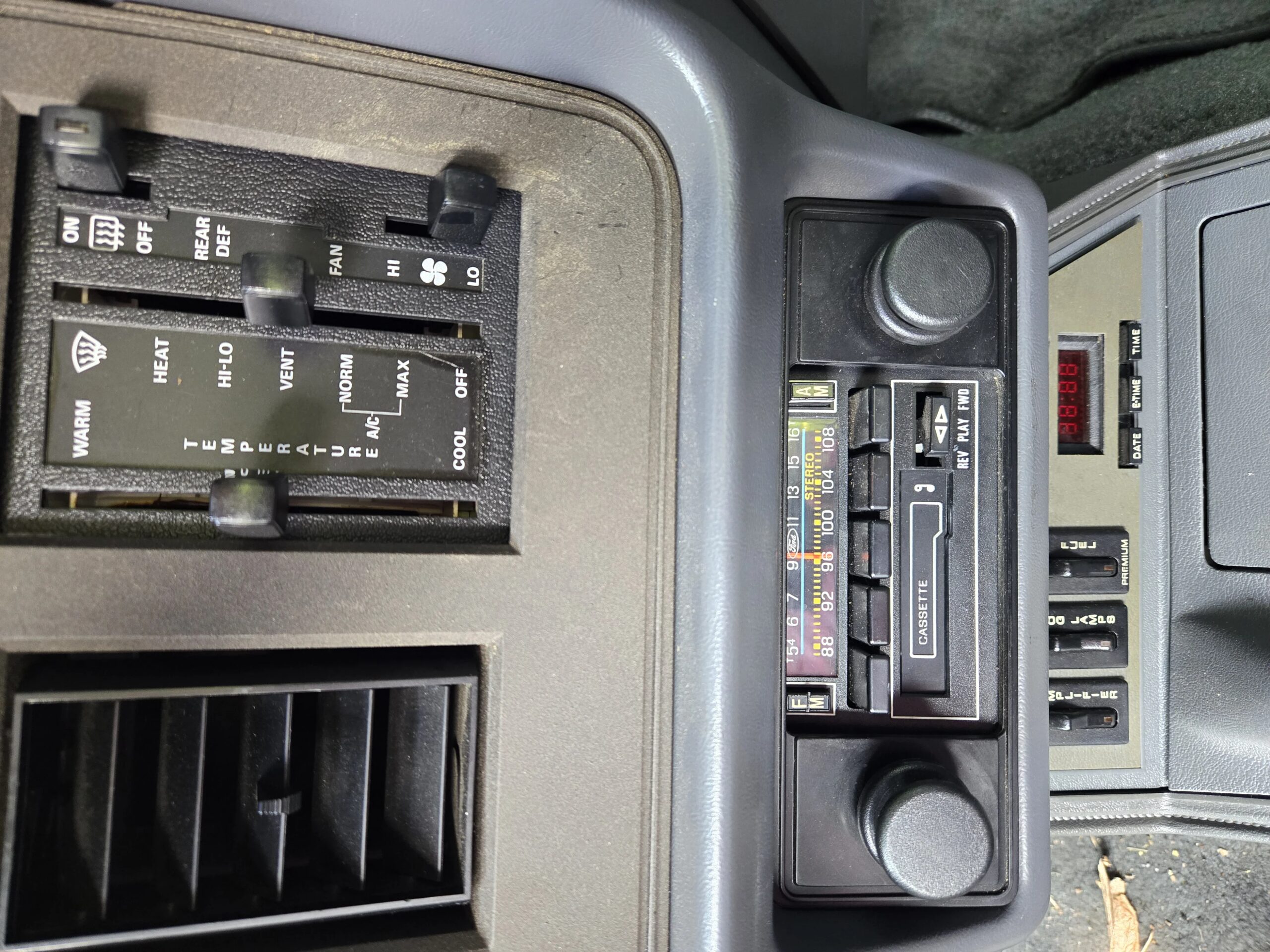 Ford-Mustang-svo-hatchback-1984-Silver-Gray-11