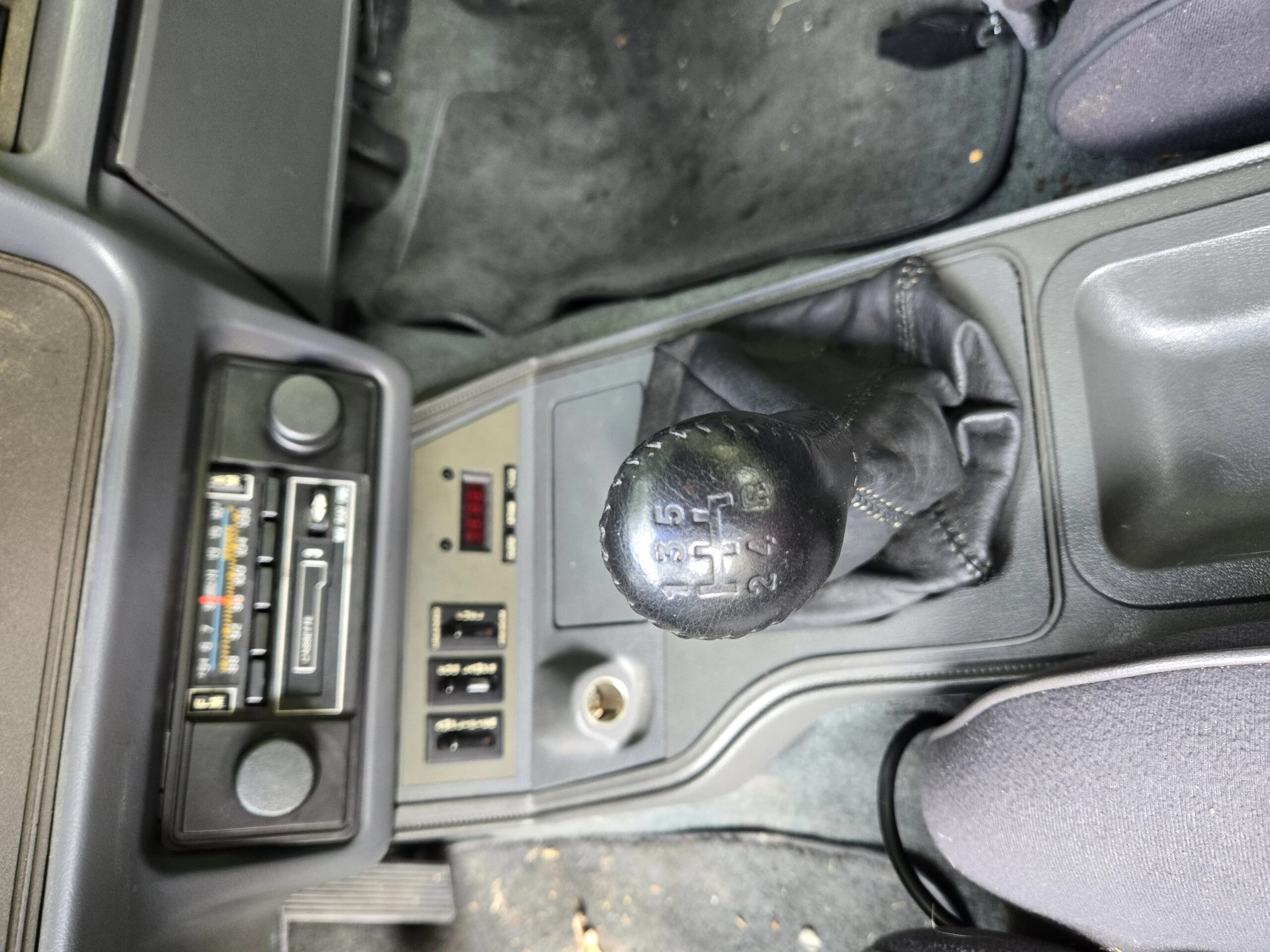 Ford-Mustang-svo-hatchback-1984-Silver-Gray-12
