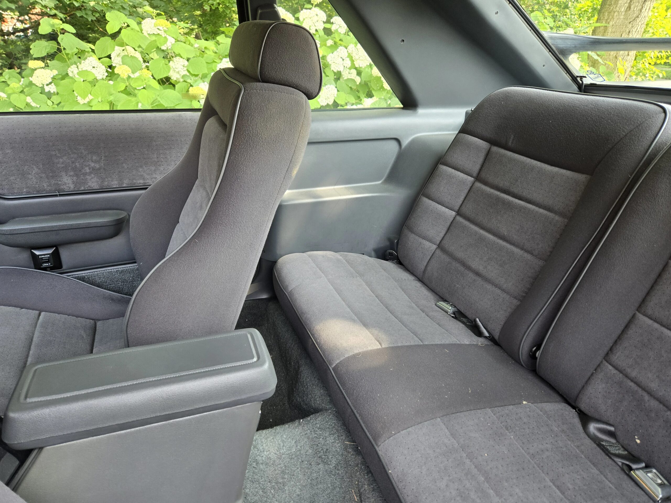 Ford-Mustang-svo-hatchback-1984-Silver-Gray-15