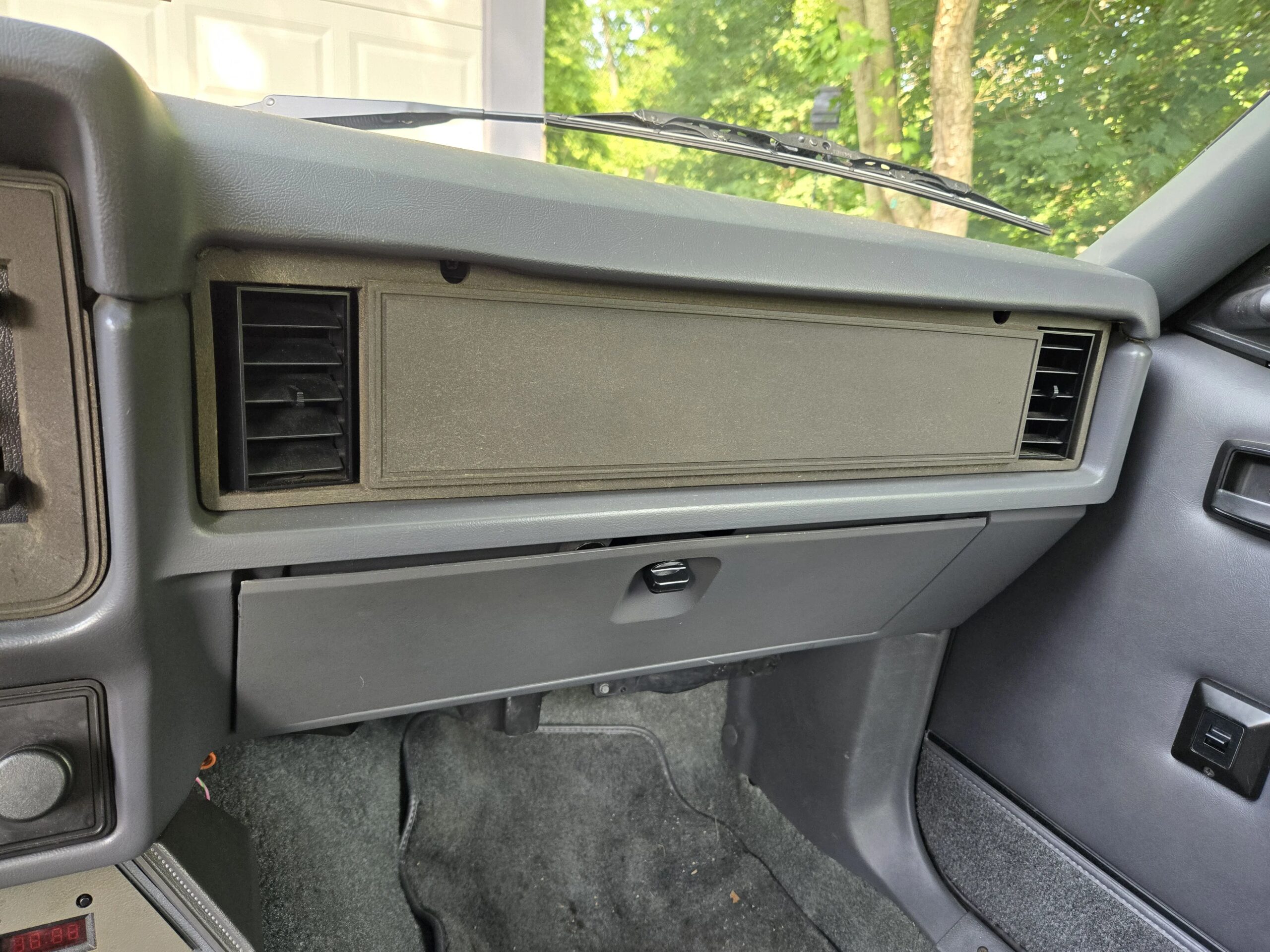Ford-Mustang-svo-hatchback-1984-Silver-Gray-20
