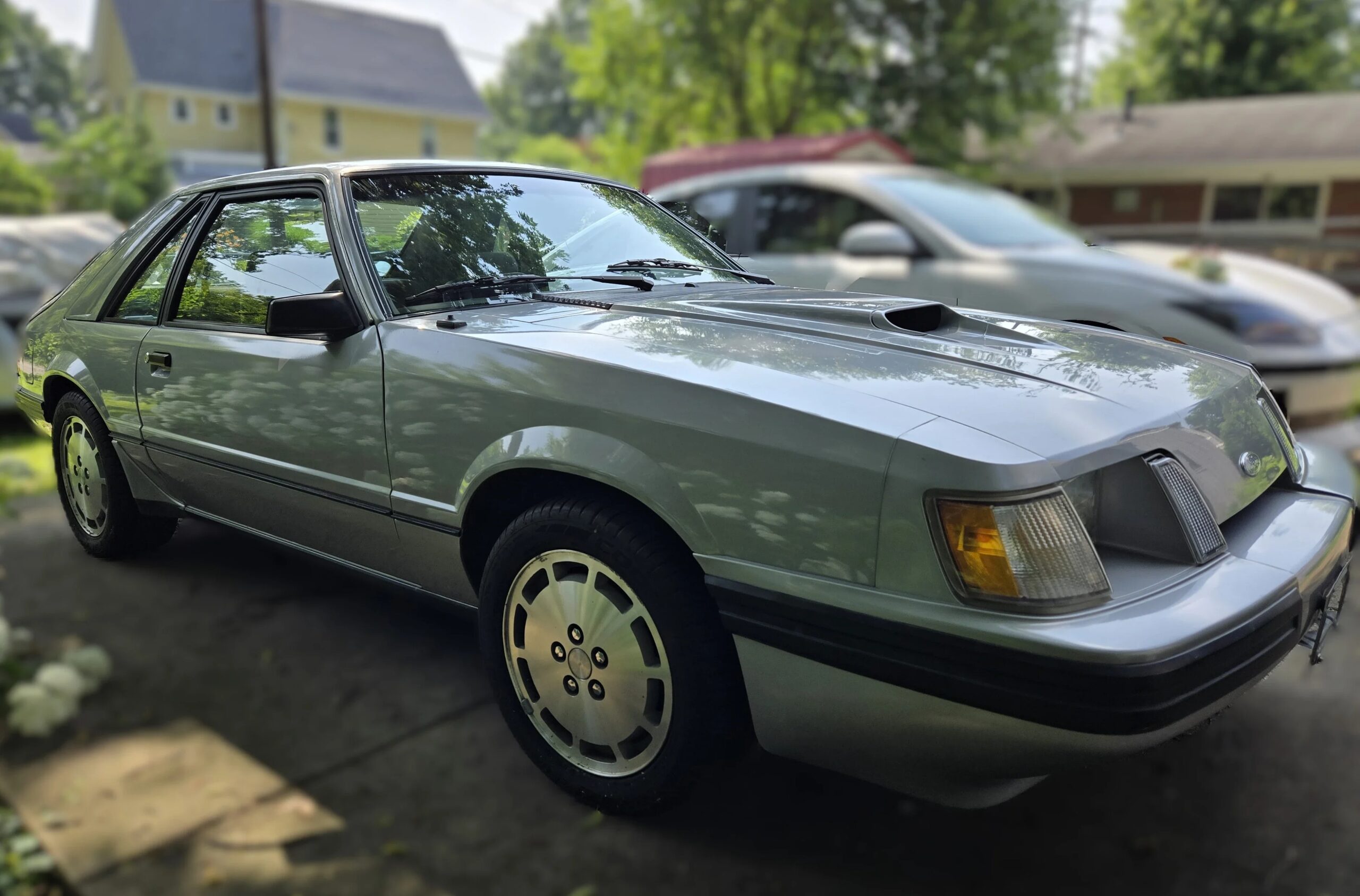 Ford-Mustang-svo-hatchback-1984-Silver-Gray-29