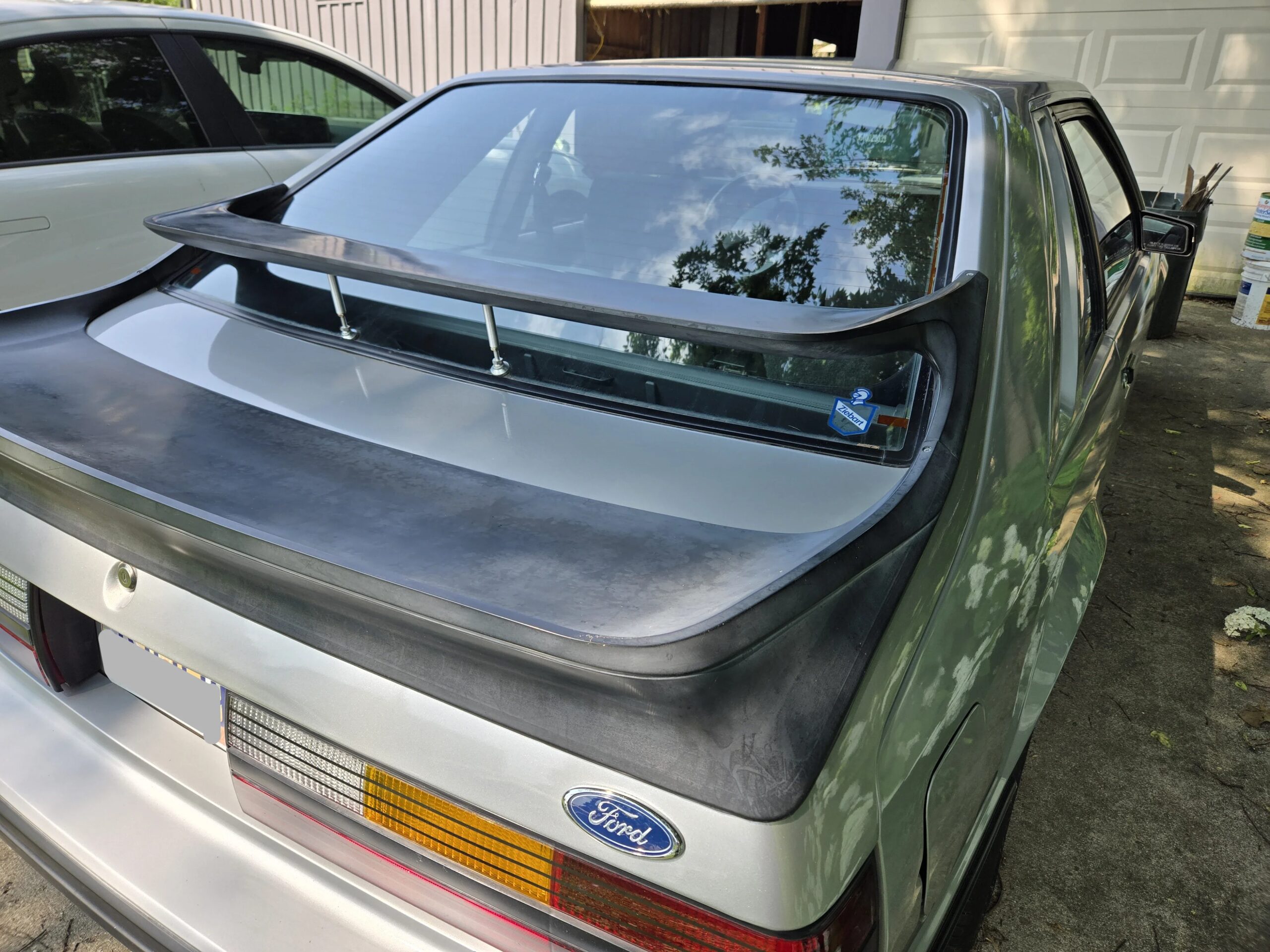Ford-Mustang-svo-hatchback-1984-Silver-Gray-3
