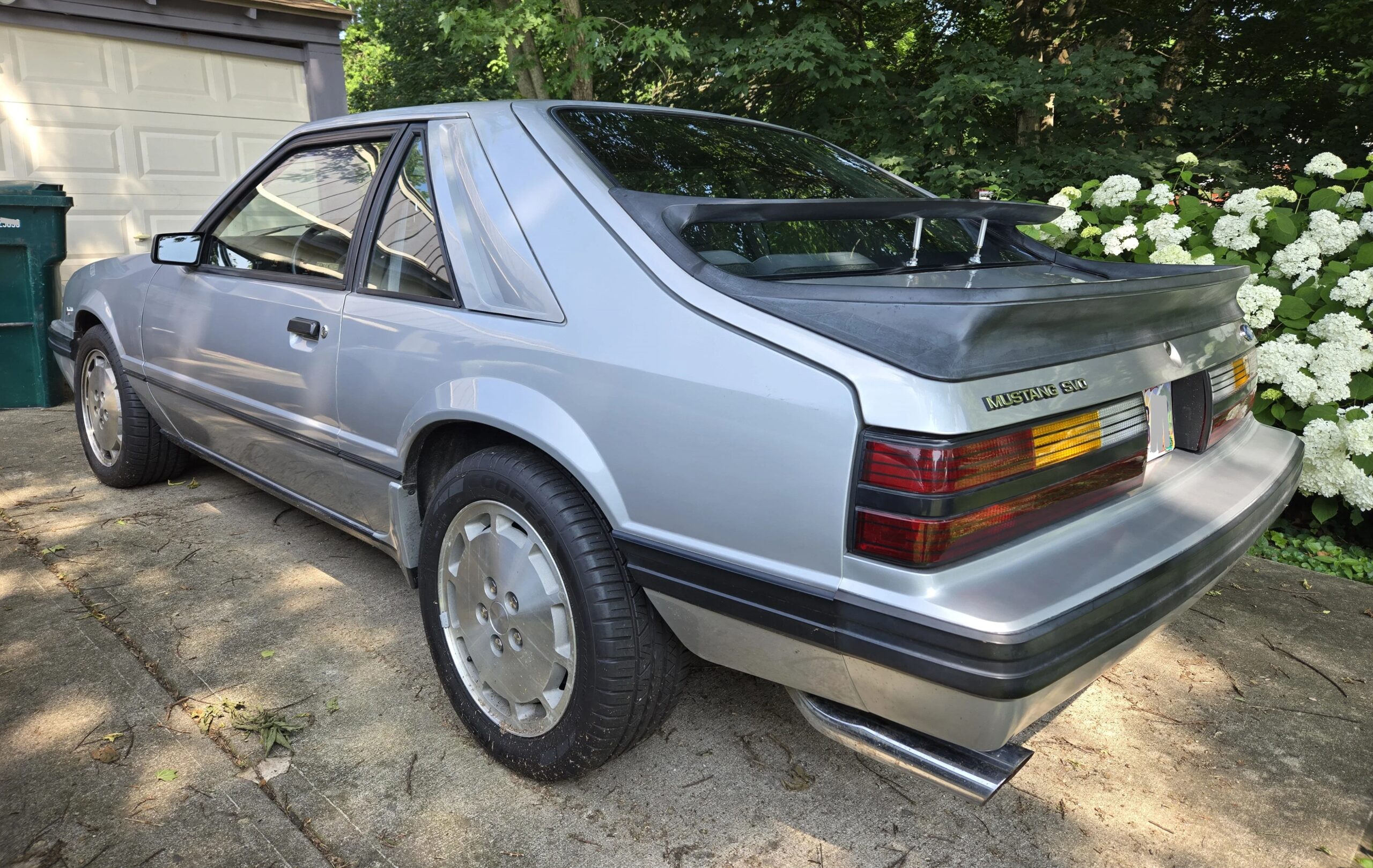 Ford-Mustang-svo-hatchback-1984-Silver-Gray-30