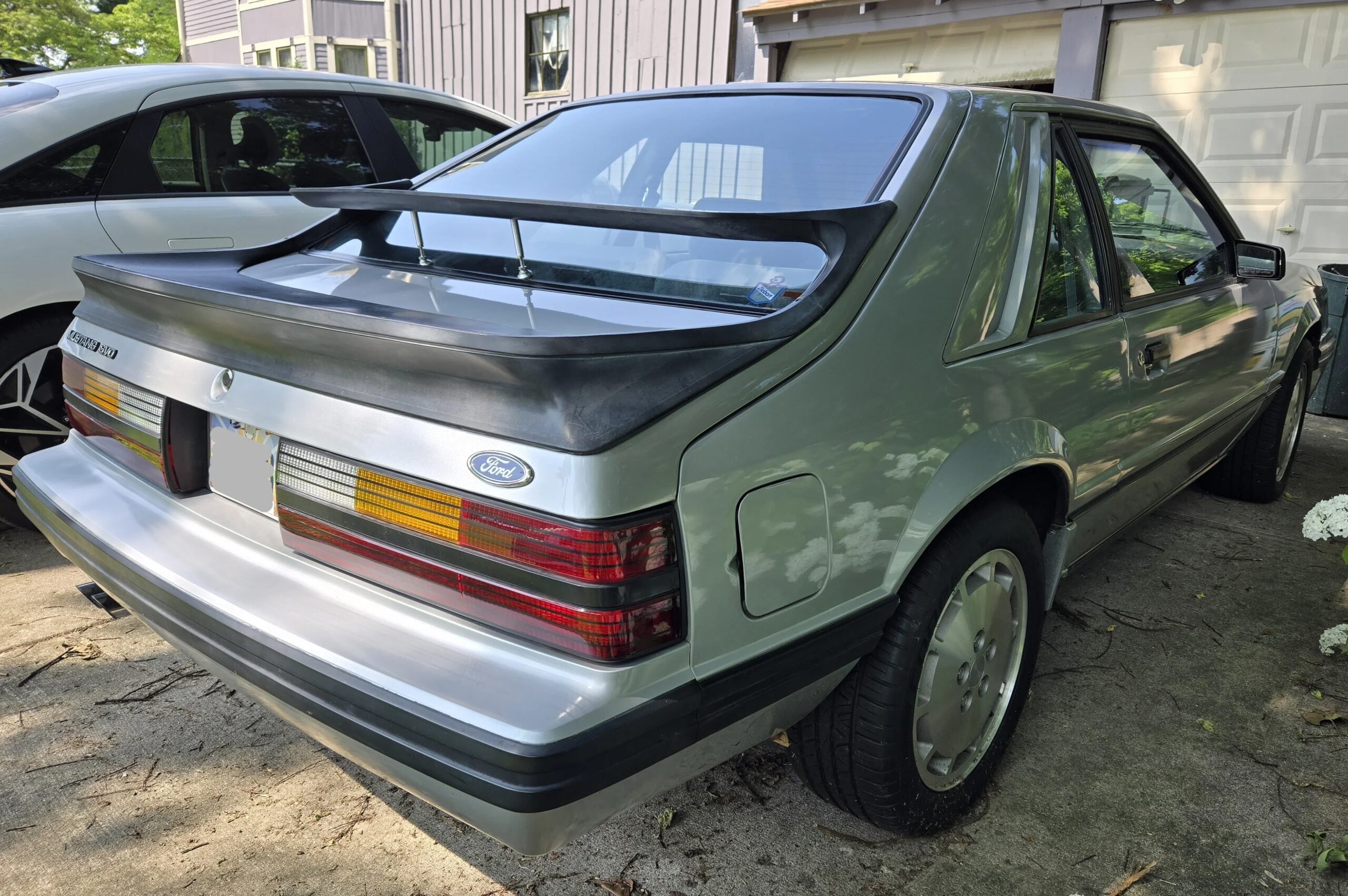 Ford-Mustang-svo-hatchback-1984-Silver-Gray-5