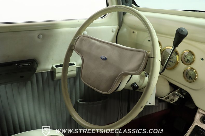 Ford-Pickup-1936-Burgundy-Gray-11