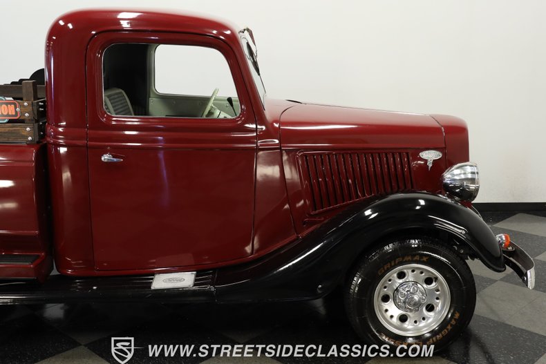 Ford-Pickup-1936-Burgundy-Gray-34