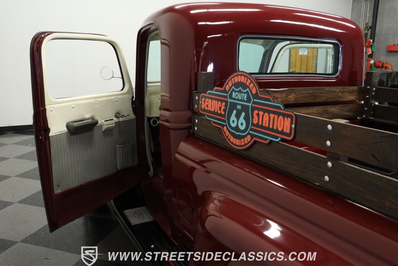Ford-Pickup-1936-Burgundy-Gray-38