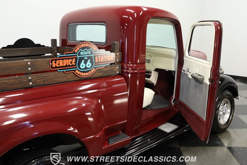 Ford-Pickup-1936-Burgundy-Gray-43