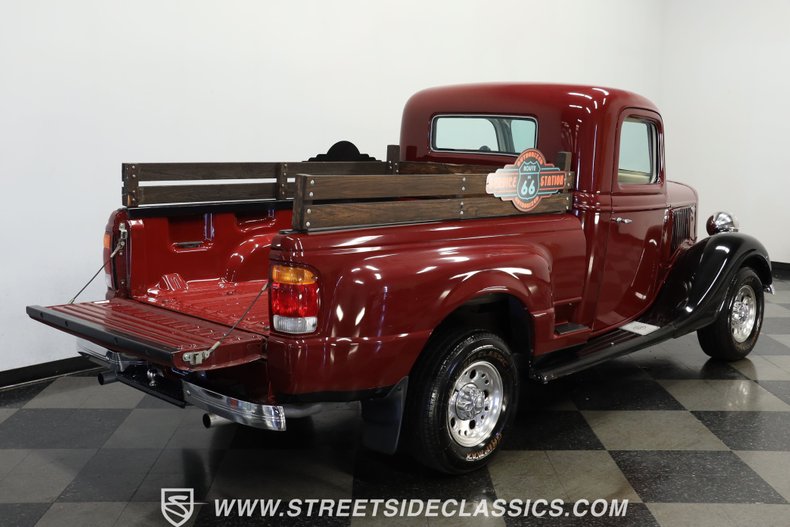 Ford-Pickup-1936-Burgundy-Gray-44