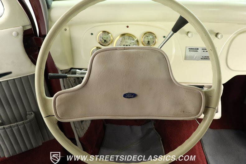 Ford-Pickup-1936-Burgundy-Gray-48