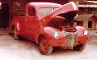 Ford-Pickup-1941-Red-Black