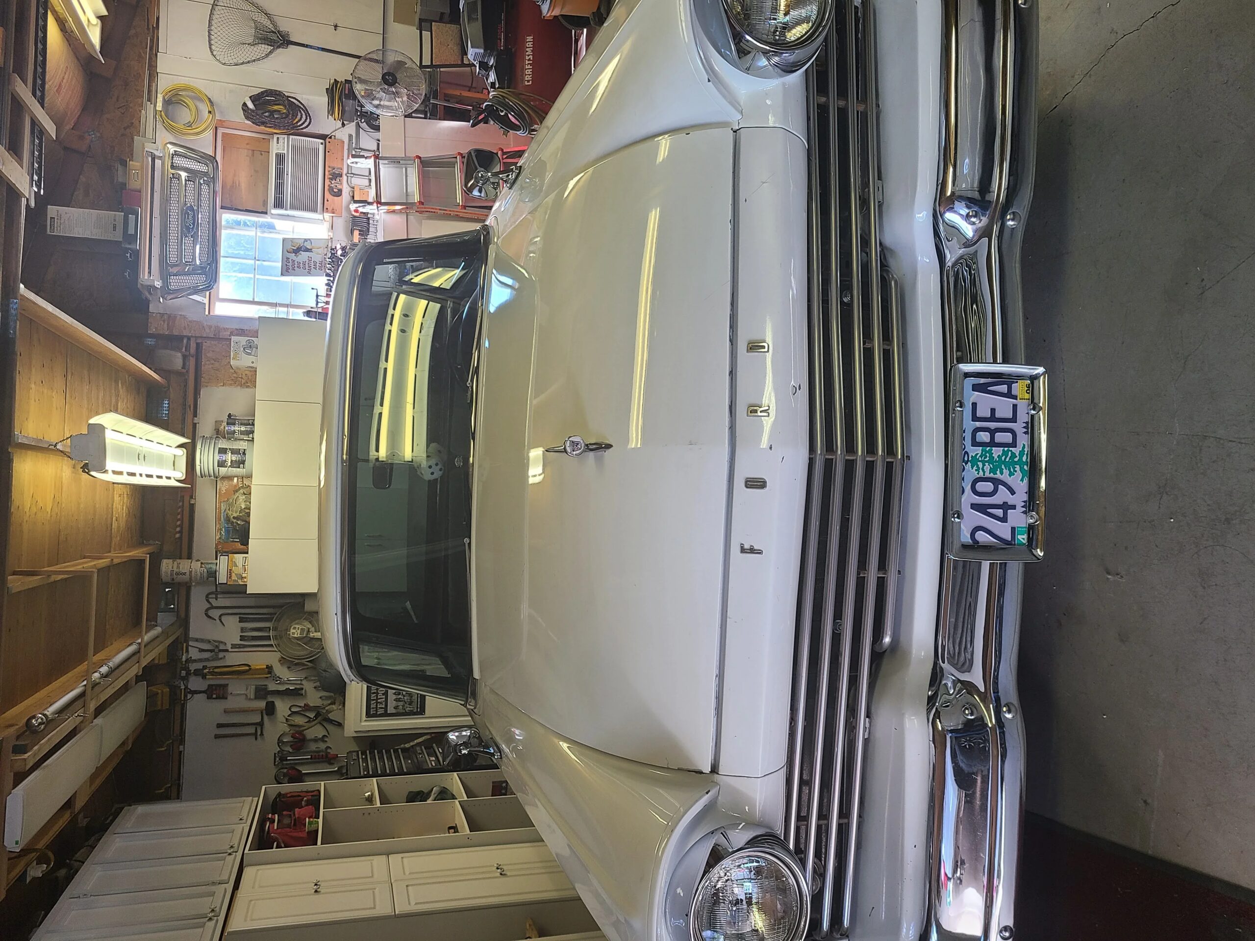 Ford-Ranchero-1957-White-Black-6