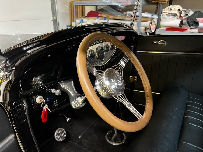 Ford-Roadster-1932-Black-10