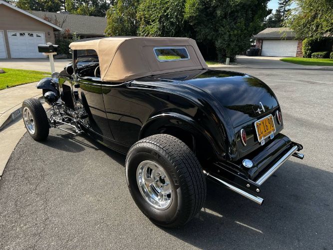 Ford-Roadster-1932-Black-11