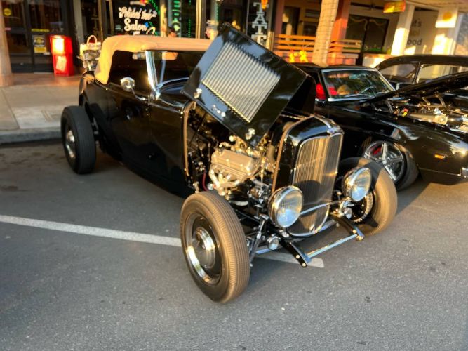 Ford-Roadster-1932-Black-13