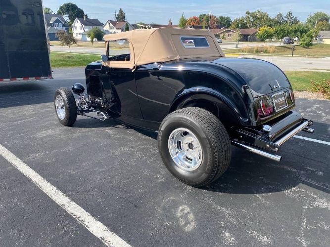 Ford-Roadster-1932-Black-15