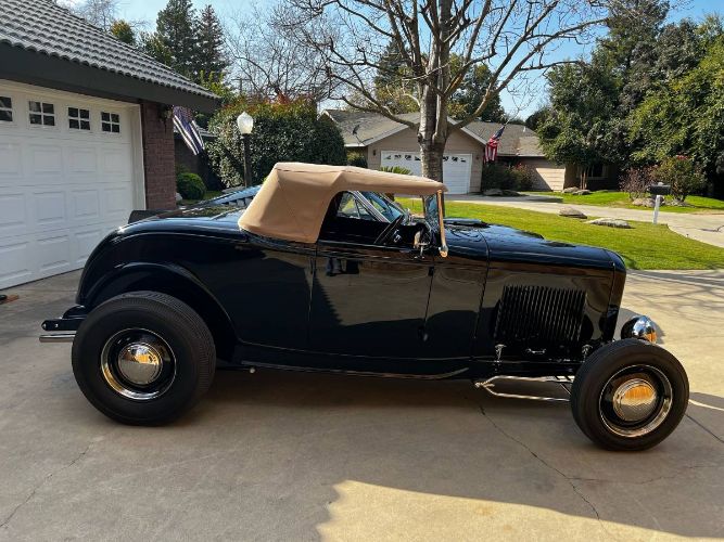 Ford-Roadster-1932-Black-16