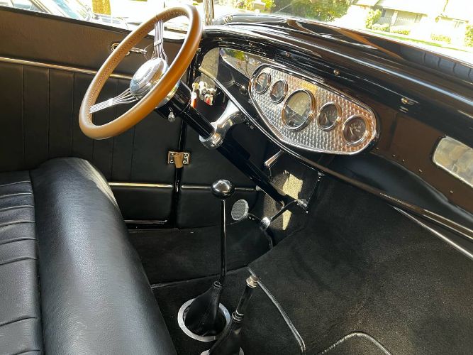 Ford-Roadster-1932-Black-17