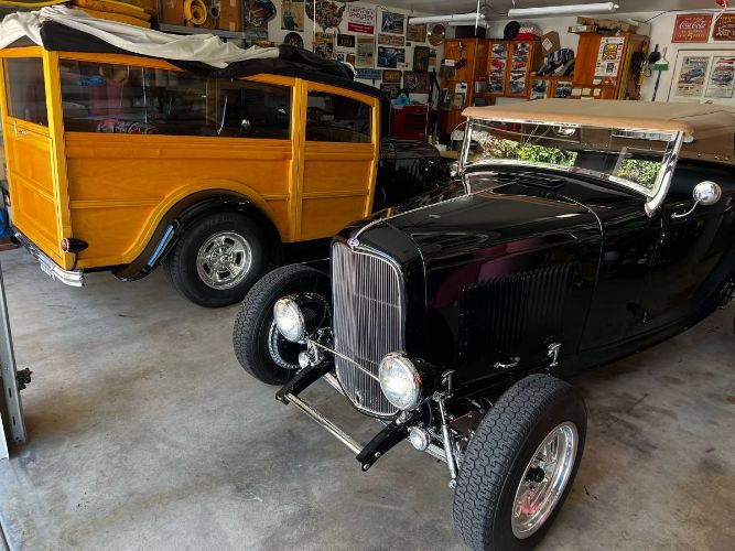 Ford-Roadster-1932-Black-4