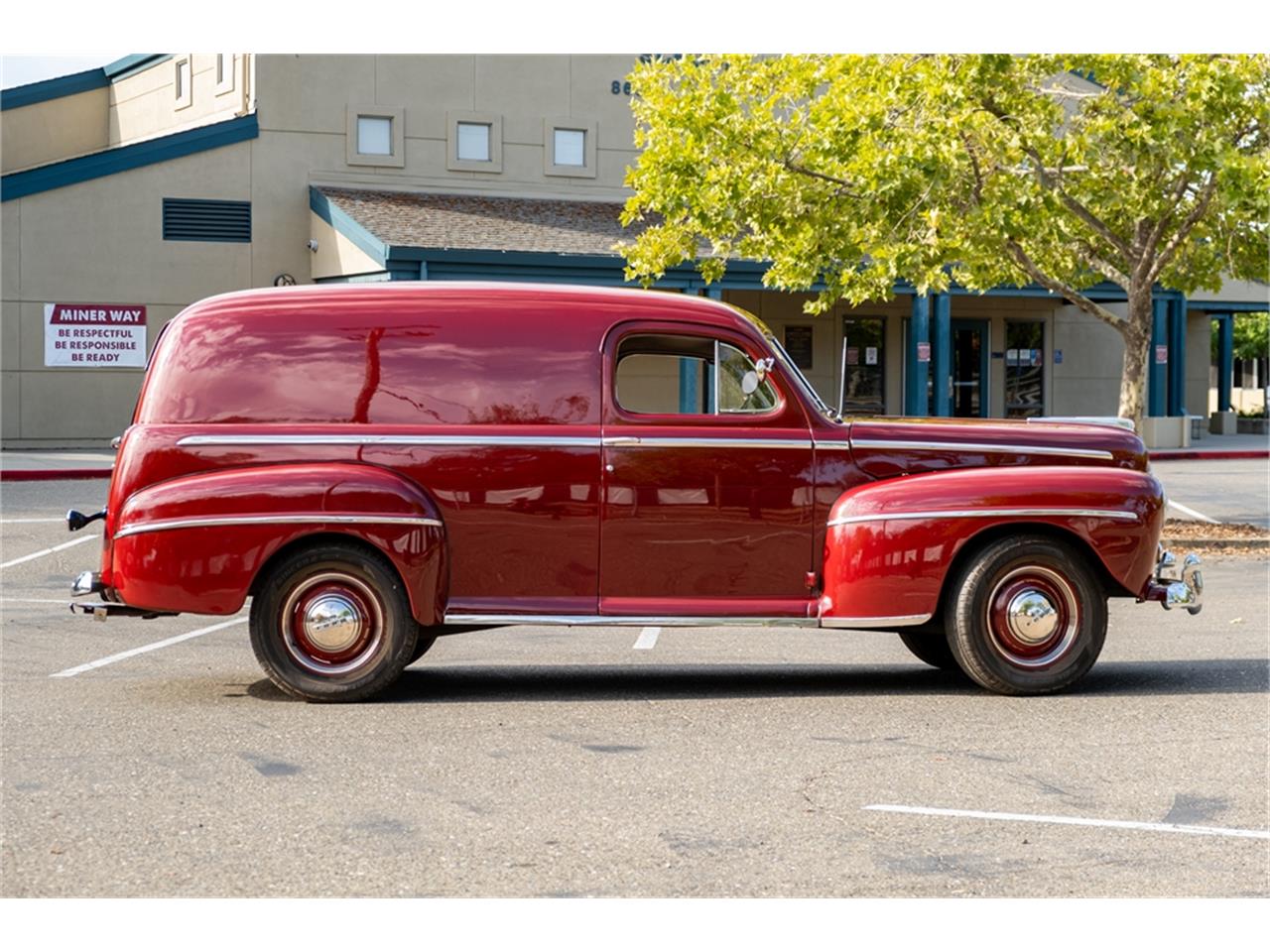 Ford-Sedan-delivery-1947-Wine-Burgundy-Gray-16
